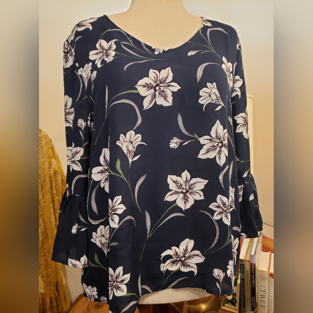 Como Black Chic Floral Navy Blouse with Bell Sleeves